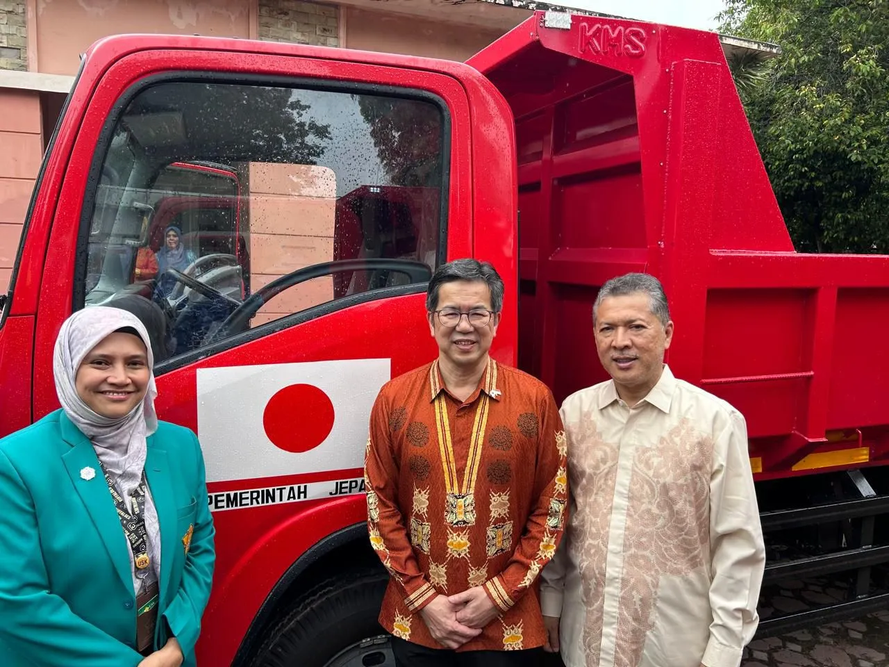 Konjen Jepang Furugori Toru Serahkan Dana Hibah Ke Yayasan Sekolah Laboratorium Syiah Kuala
