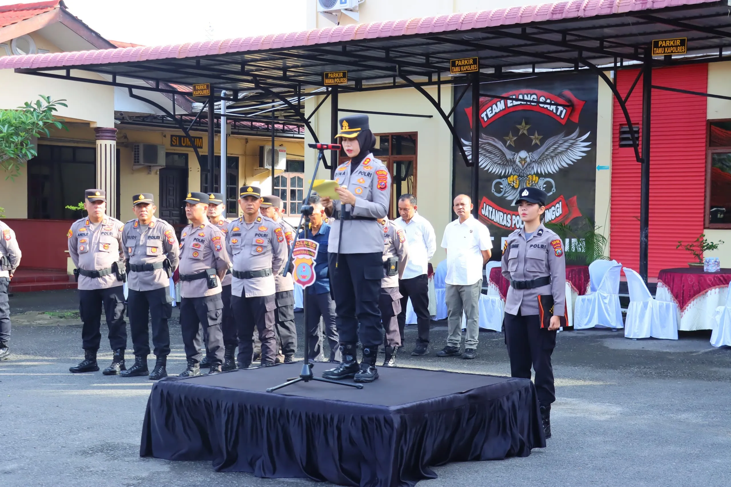 Kapolres Tebing Tinggi Pimpin Upacara Kenaikan Pangkat 35 Personel Polri