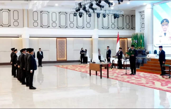 Gubsu Lantik 8 Pejabat Eselon II,  Minta Ciptakan Program Dorong Pertumbuhan Ekonomi