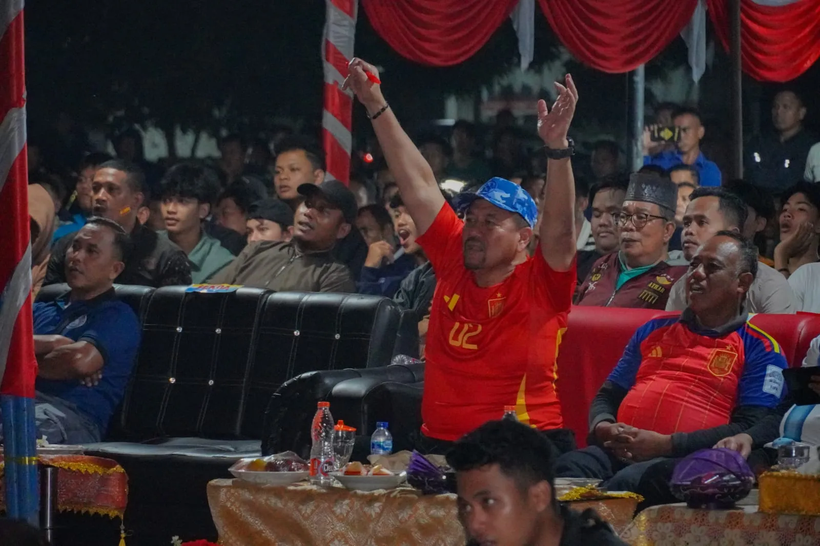 Bupati Batubara Nobar Final Piala Dunia 2026 Bersama Warga