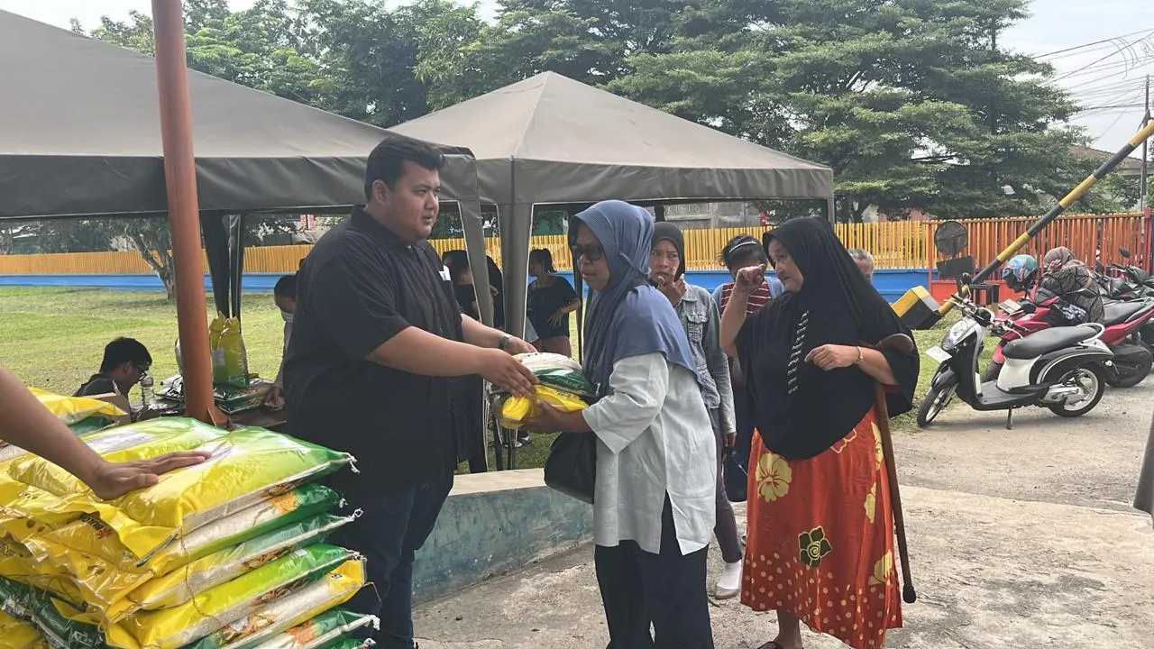 Bulog Sumut Kembali Jual Beras SPHP Di Depan Gudang
