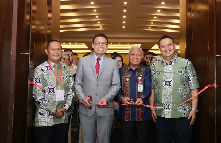 Hadapi Tantangan Kesehatan Global, Wagubsu Tegaskan Kolaborasi Pemerintah dan Apoteker Sangat Penting