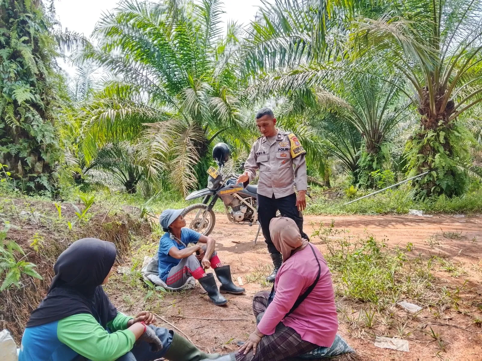 Polsek Dolok Merawan Sambangi Warga, Ajak Jaga Kamtibmas Tetap Kondusif