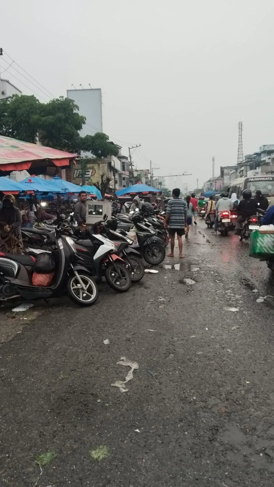 Pasar Kampung Lalang Semrawut, Warga Soroti Lemahnya Penertiban Satpol PP