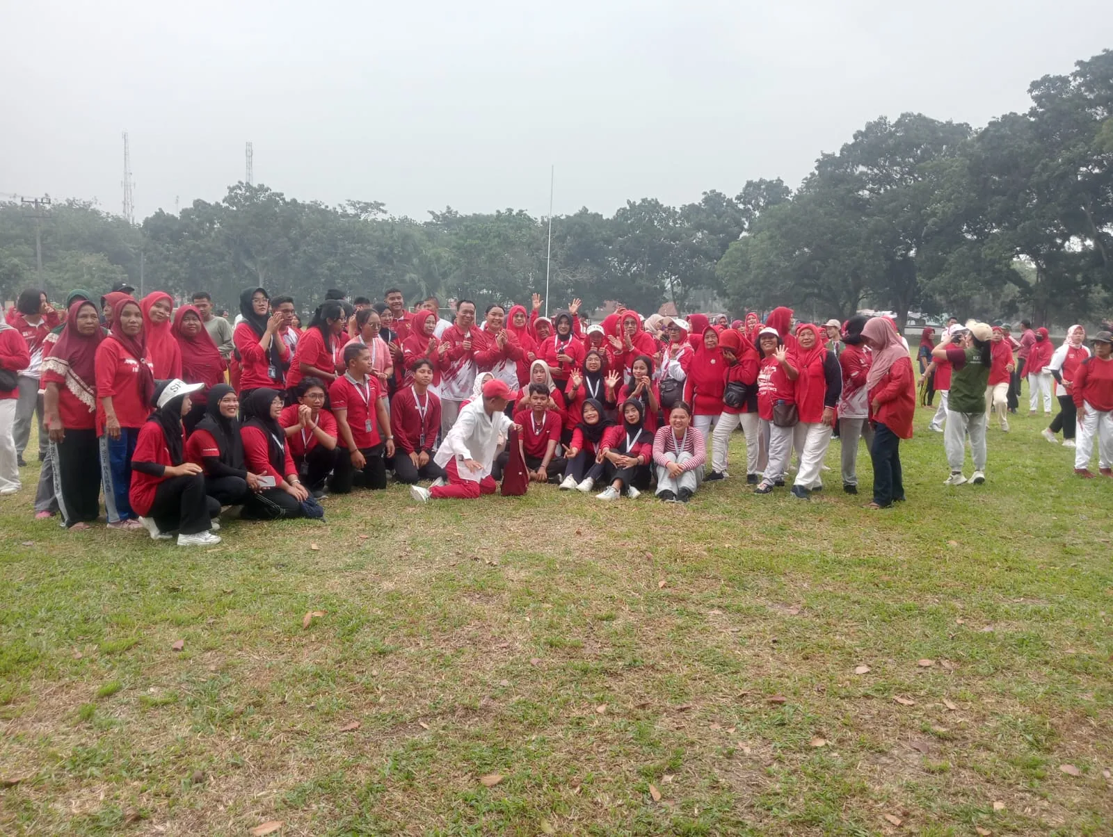 Sambut HUT RI ke-81, Ribuan Warga Ikuti Senam Massal di Lapangan Sei Bamban Estate