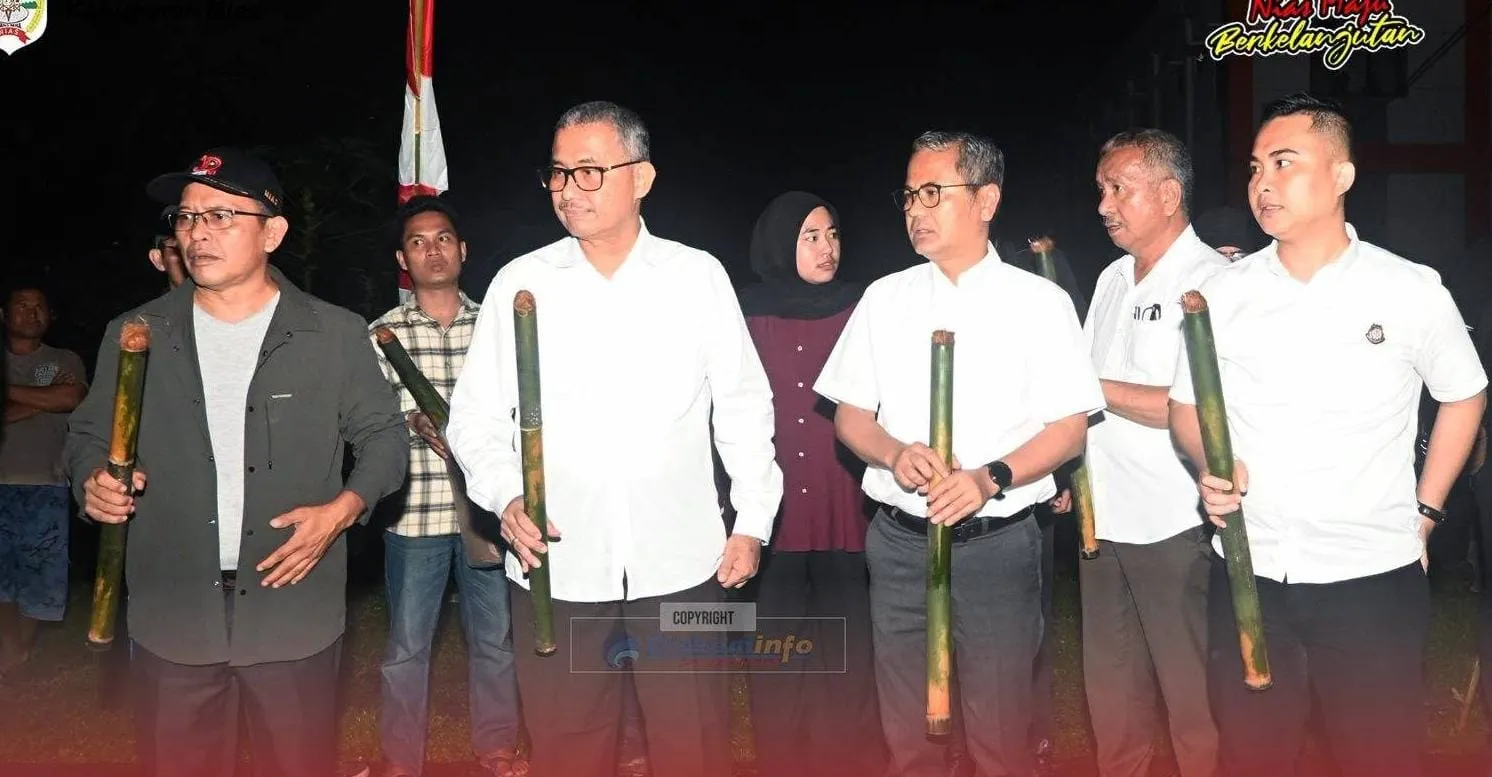 Kobarkan Semangat Kemerdekaan, Pemkab Nias Gelar Pawai Obor HUT ke-81 RI