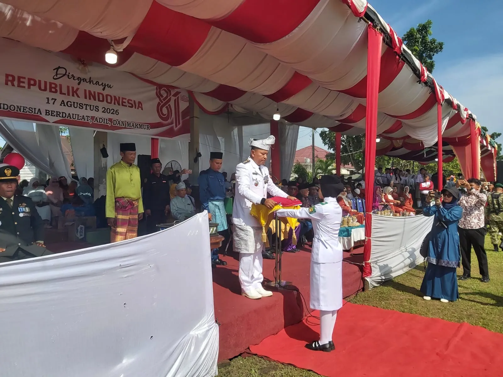 Khidmat, Upacara HUT ke-81 RI di Babalan Dirangkai Potong Tumpeng dan Pelepasan Balon