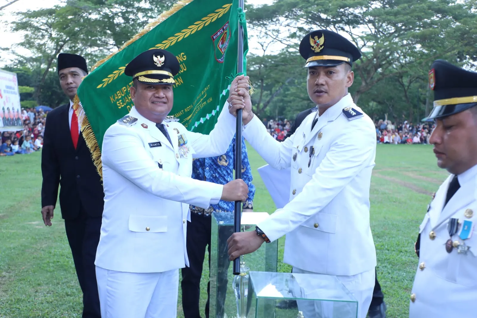 Pimpin Upacara Penurunan Bendera, Wabup Asahan Apresiasi Kecamatan, Kelurahan dan Desa Berprestasi