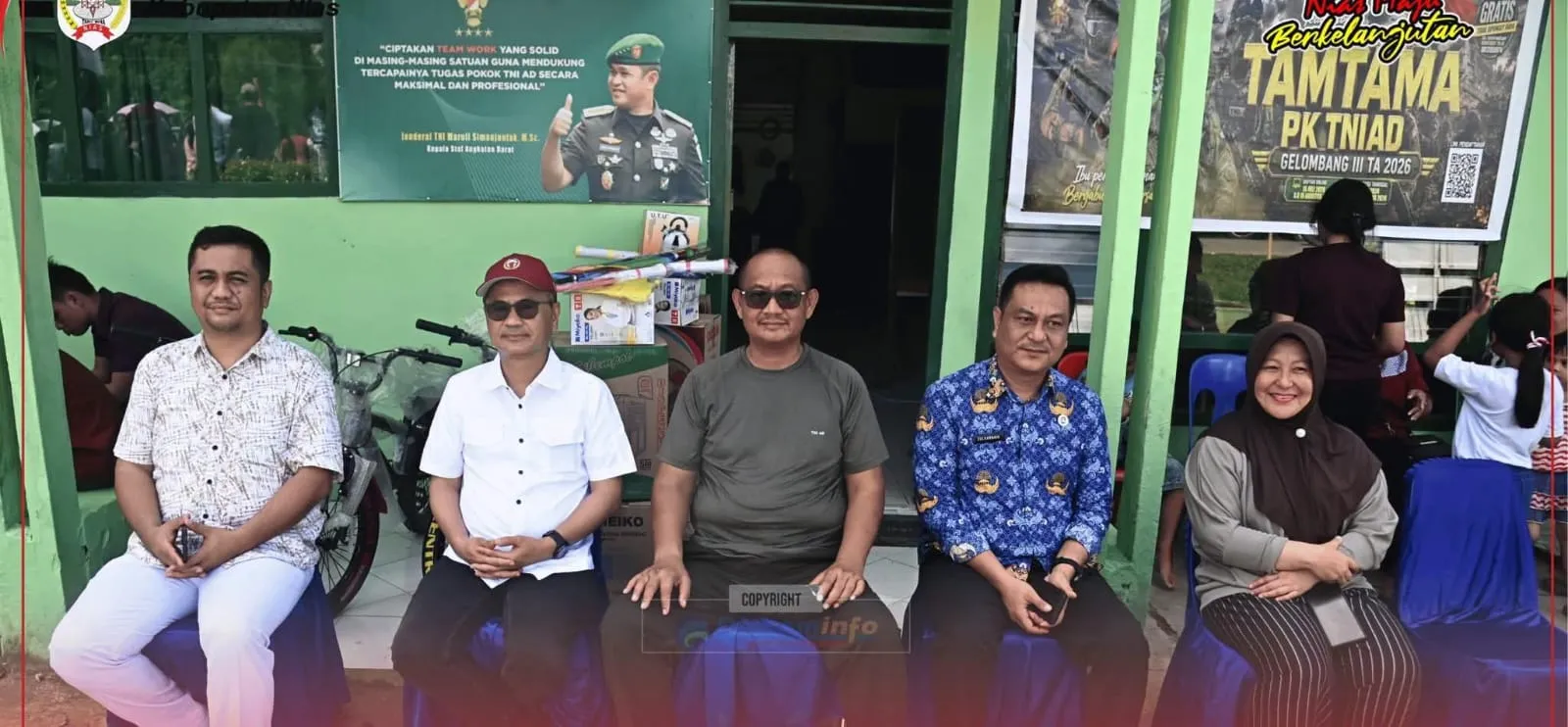 Bupati Nias Yaatulo Gulo Saksikan Serunya Lomba Panjat Pinang HUT ke-81 RI di Gido
