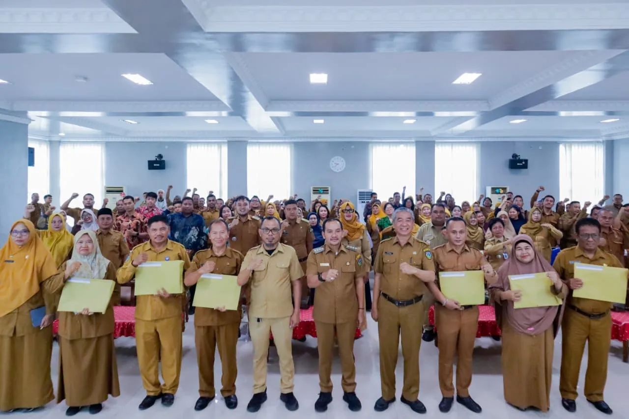 Serahkan SK PIP, Wali Kota Tebing Tinggi Minta Kepsek Bekerja Adaptif dan Berintegritas