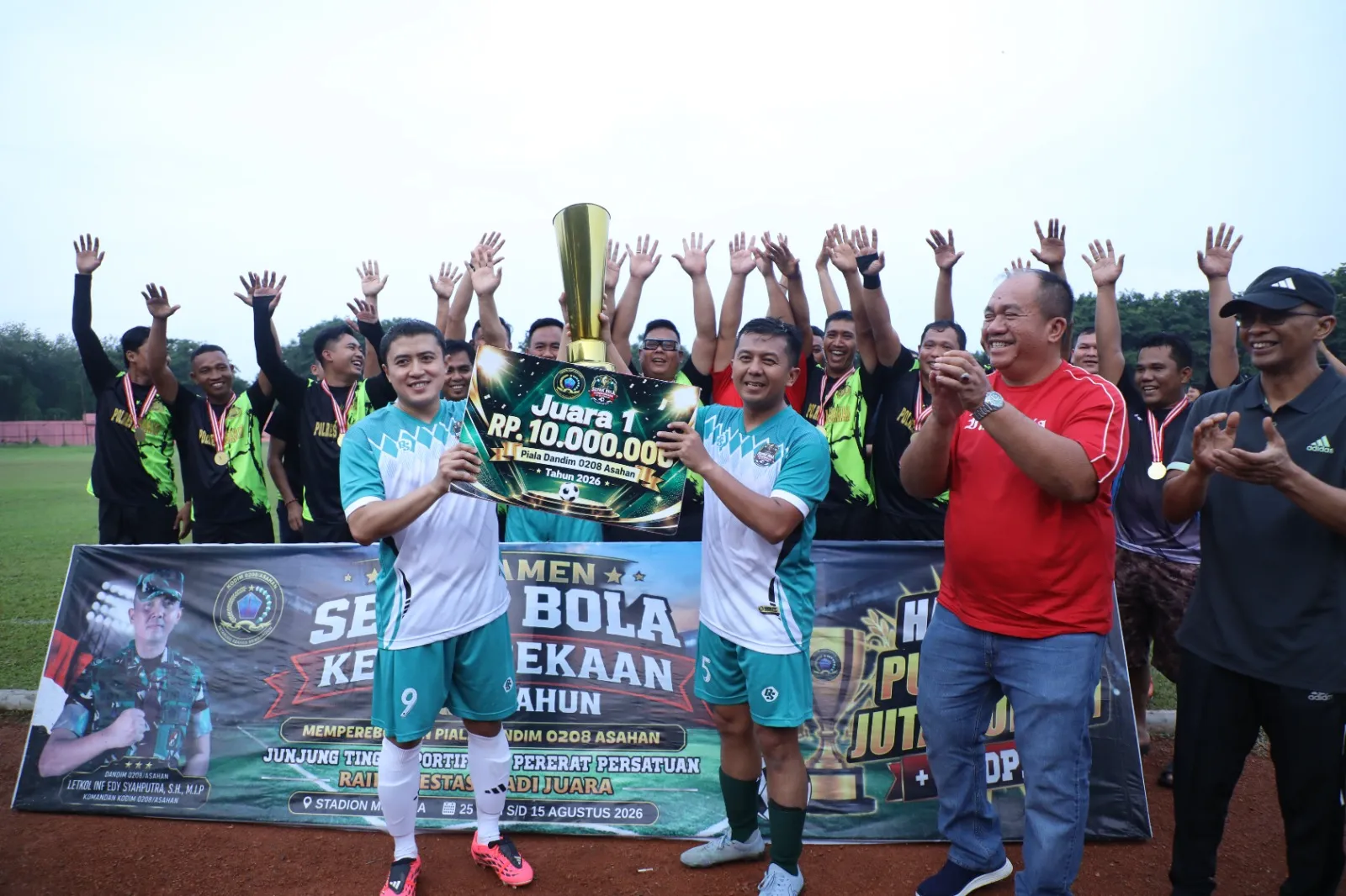 Bupati Asahan Hadiri Final dan Penutupan Turnamen Sepak Bola HUT ke-81 RI Piala Dandim 0208