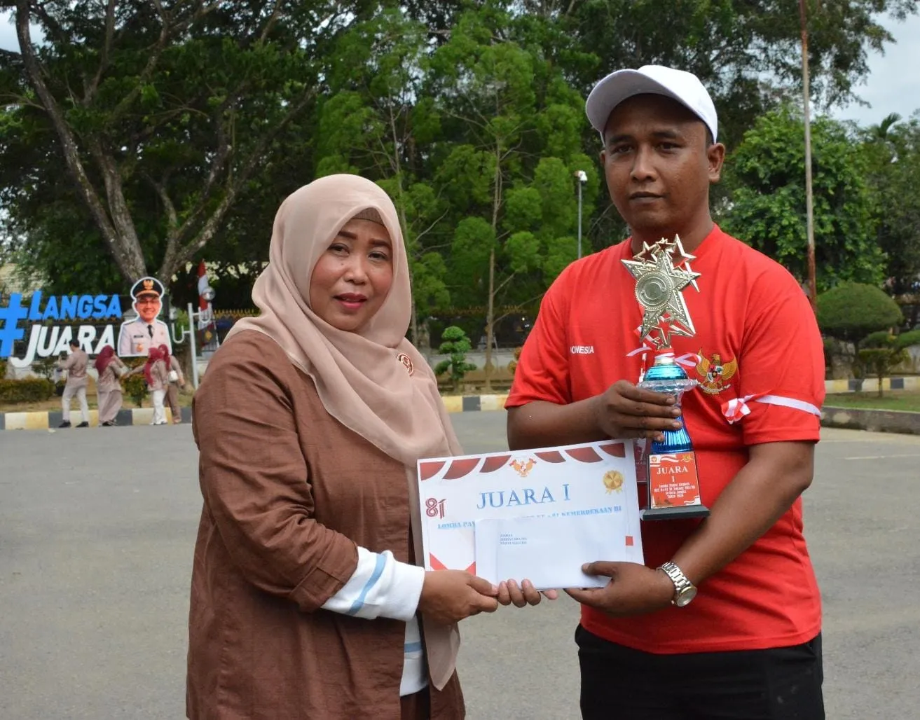 SDN 1, SMPN 3, dan SMAN 1 Kota Langsa Juara Umum Pawai Alegoris HUT ke-81 RI