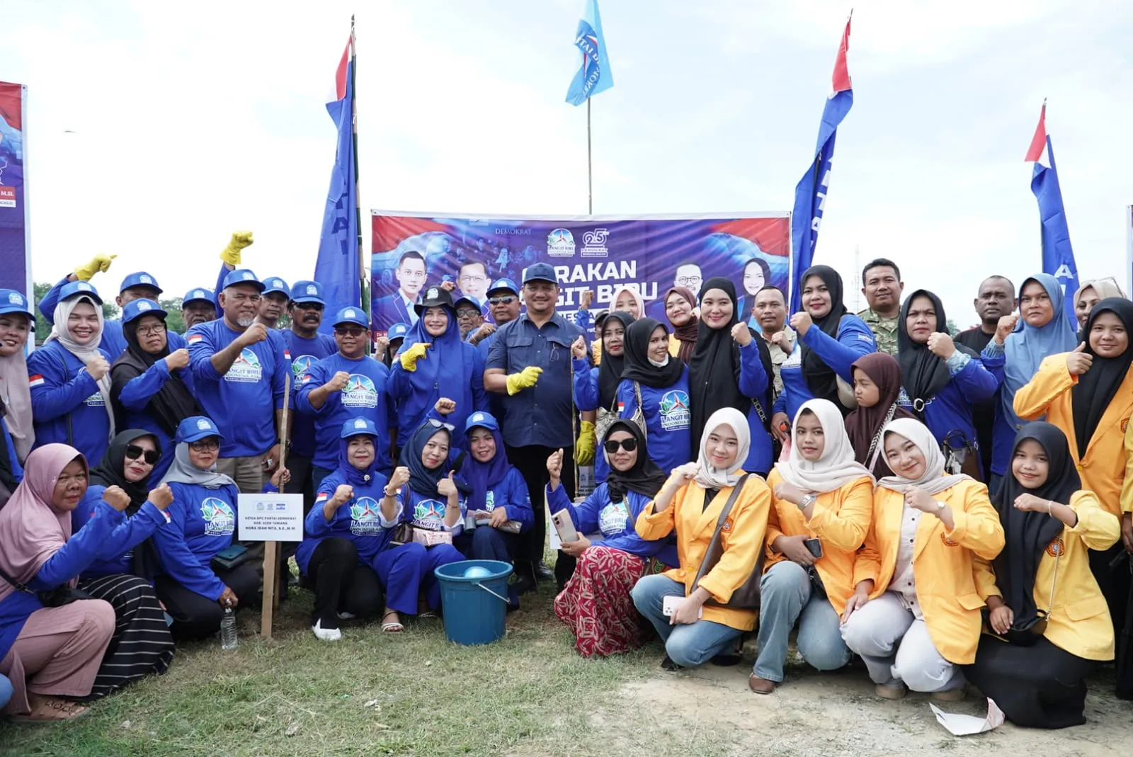 Bupati Aceh Tamiang Bersama DPC Demokrat Tanam 1.000 Bibit Bambu di Bantaran Sungai Tamiang