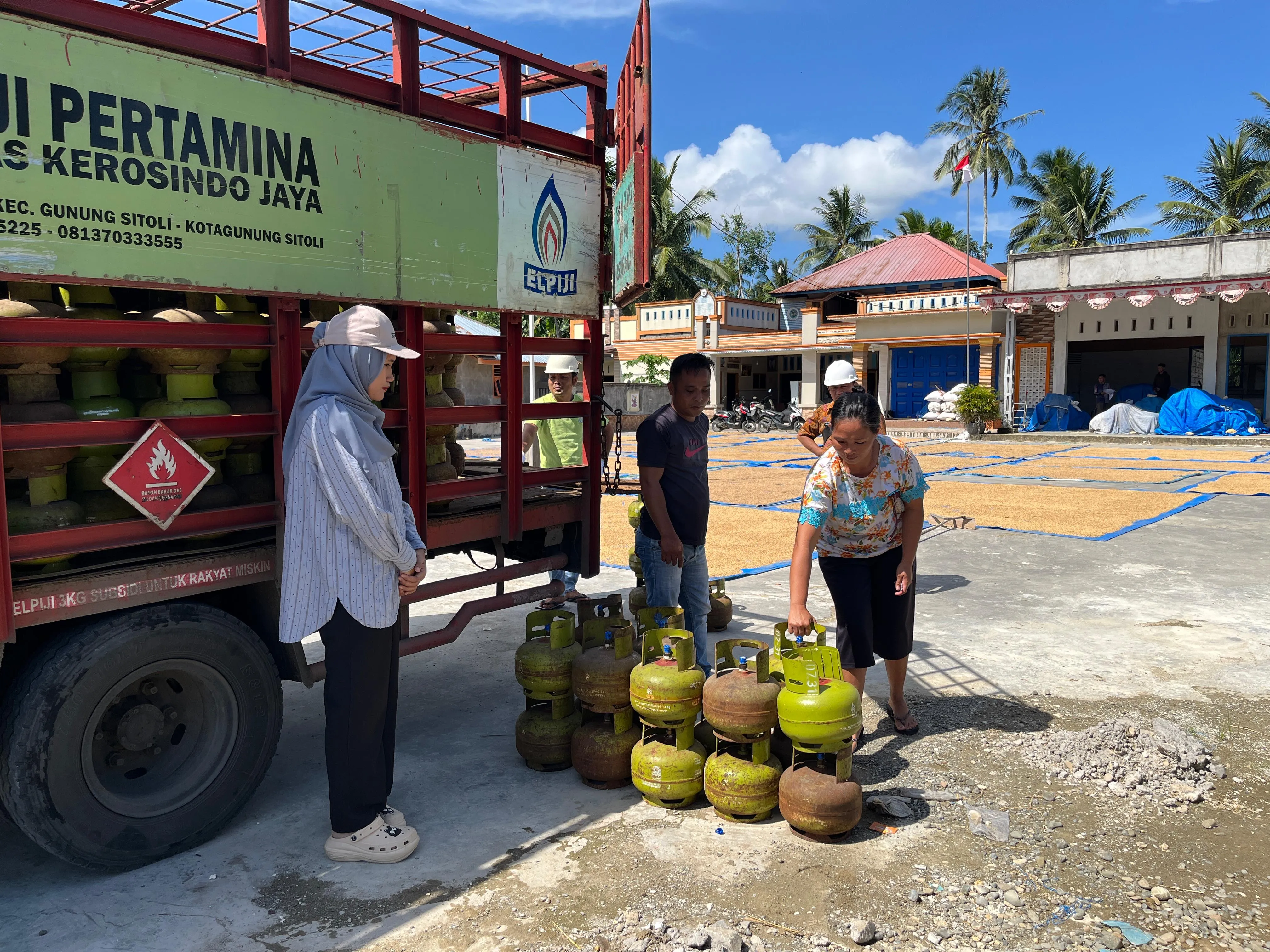 Pemko Gunungsitoli Gelar Operasi Pasar LPG 3 Kg Hari Keempat