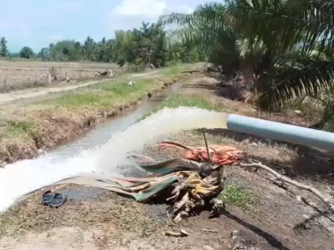 Irigasi Mon Sukon Jebol Diterjang Banjir, Petani Aceh Utara Terpaksa Pompanisasi