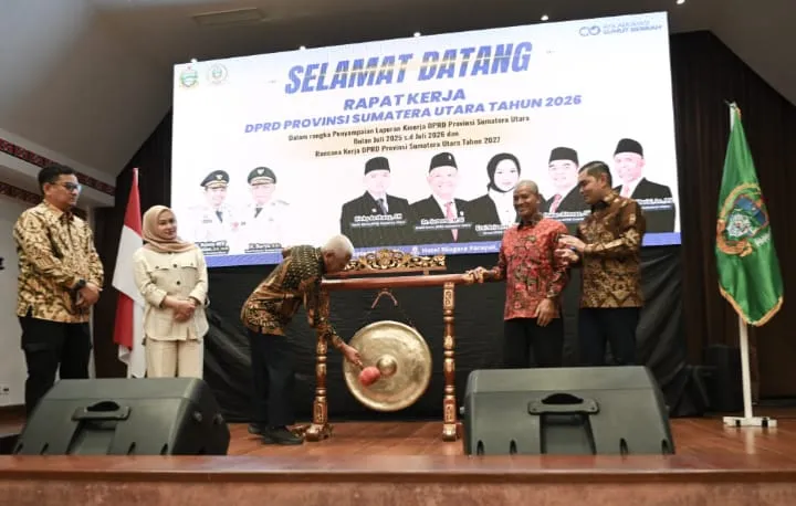 Wagub Surya Buka Raker DPRD Sumut di Parapat, Tekankan Sinergi untuk Kesejahteraan 2027