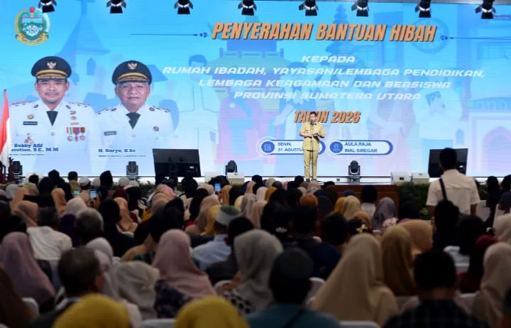 Bobby Nasution Serahkan Hibah untuk 567 Penerima Manfaat di Sumut