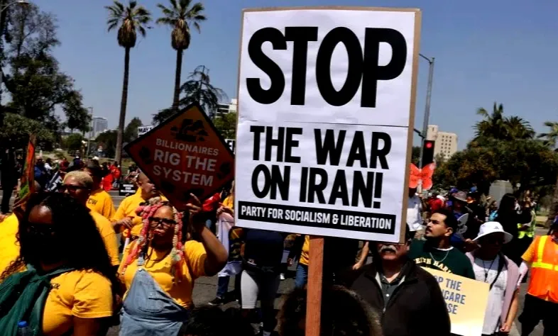 Perang Melawan Iran Bebani Kapal induk AS