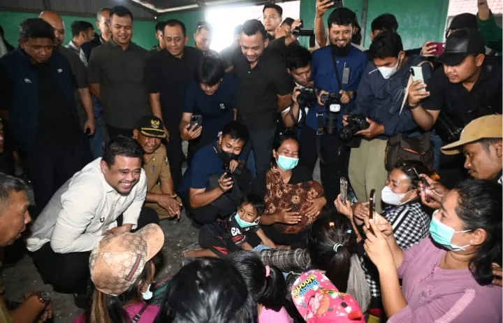 Tinjau Pengungsi Sinabung, Bobby Nasution Pastikan Kebutuhan Dasar Terpenuhi