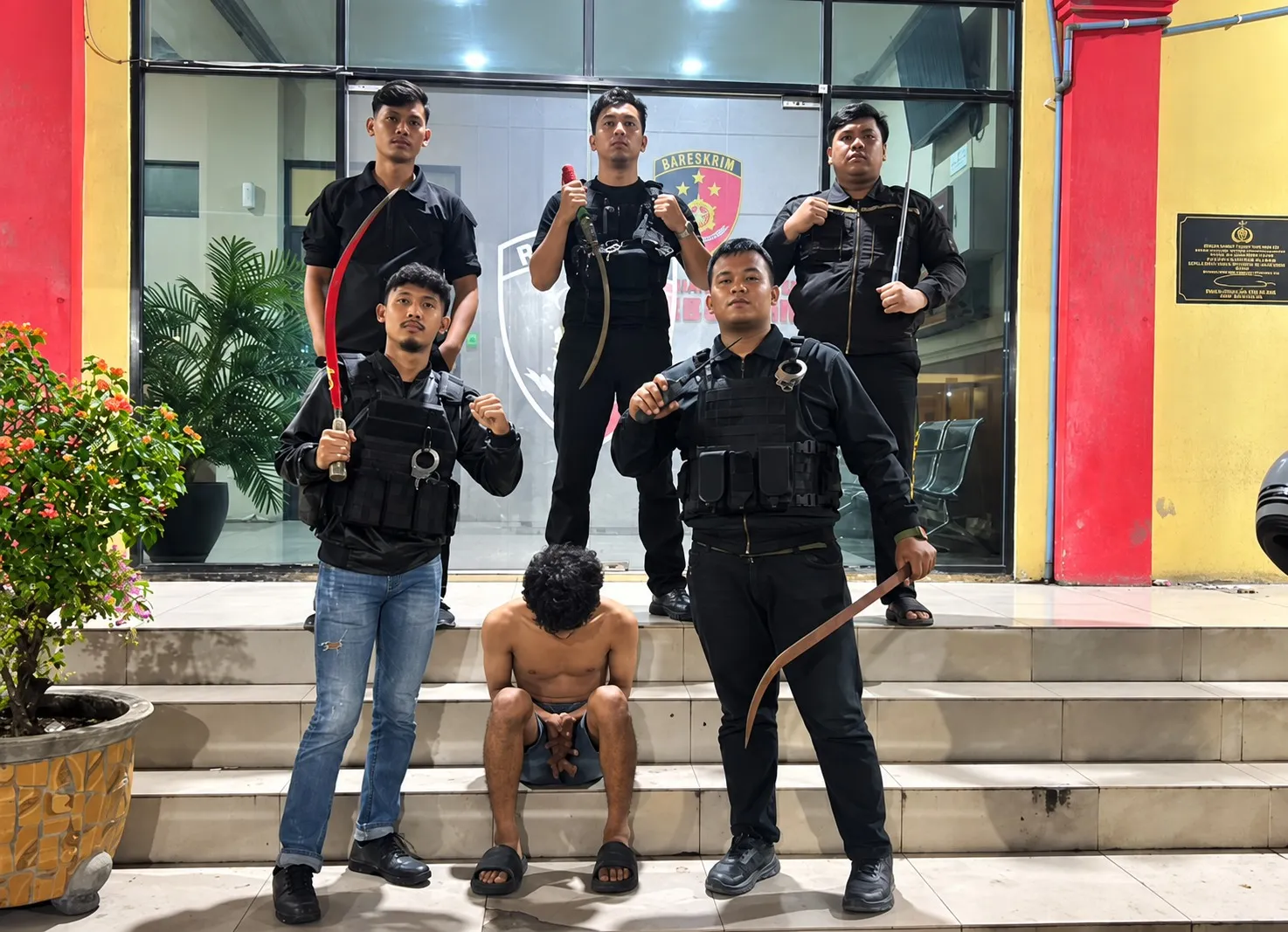 Tim Macan Polres Pelabuhan Belawan Amankan Pemuda Diduga Hendak Tawuran, Sita 4 Celurit