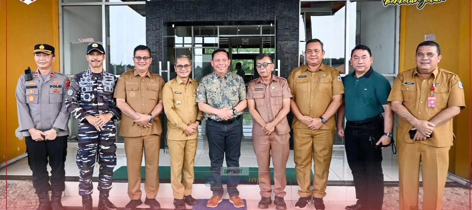 Bupati Nias Antar Kepulangan Kepala Bakamla RI di Bandara Binaka