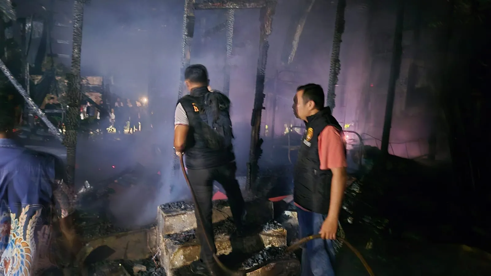 Diduga Korsleting Listrik, Satu Rumah Panggung di Batangtoru Tapsel Ludes Terbakar