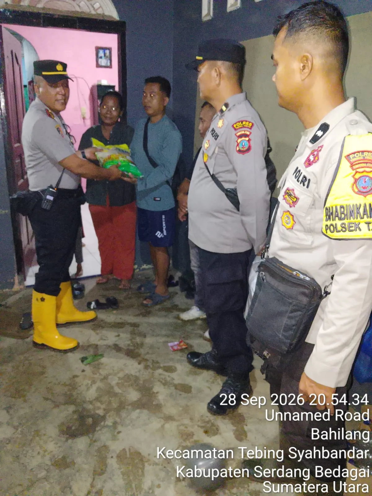 Polres Tebing Tinggi Salurkan Bantuan untuk Korban Puting Beliung di Sergai