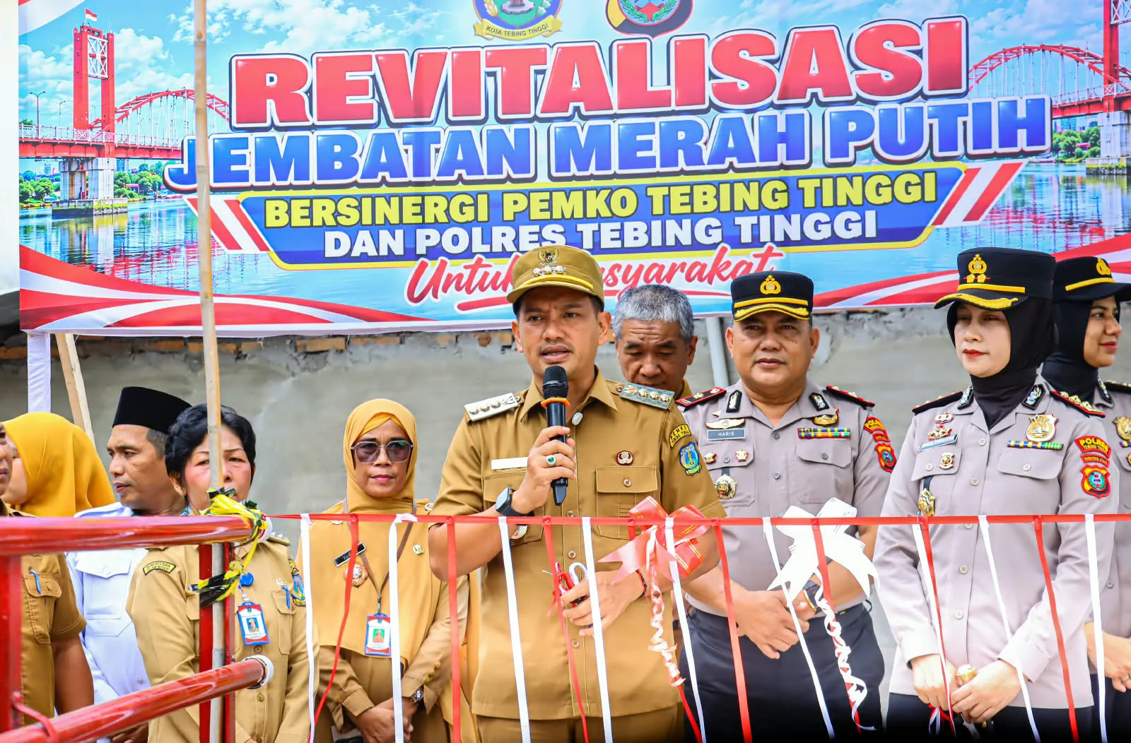 Wali Kota Dan Kapolres Tebingtinggi Resmikan Jembatan Merah Putih