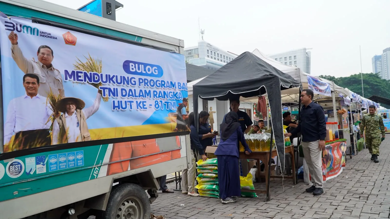 Bulog Sumut Pasok Beras SPHP dan Minyakita Di Bazar TNI