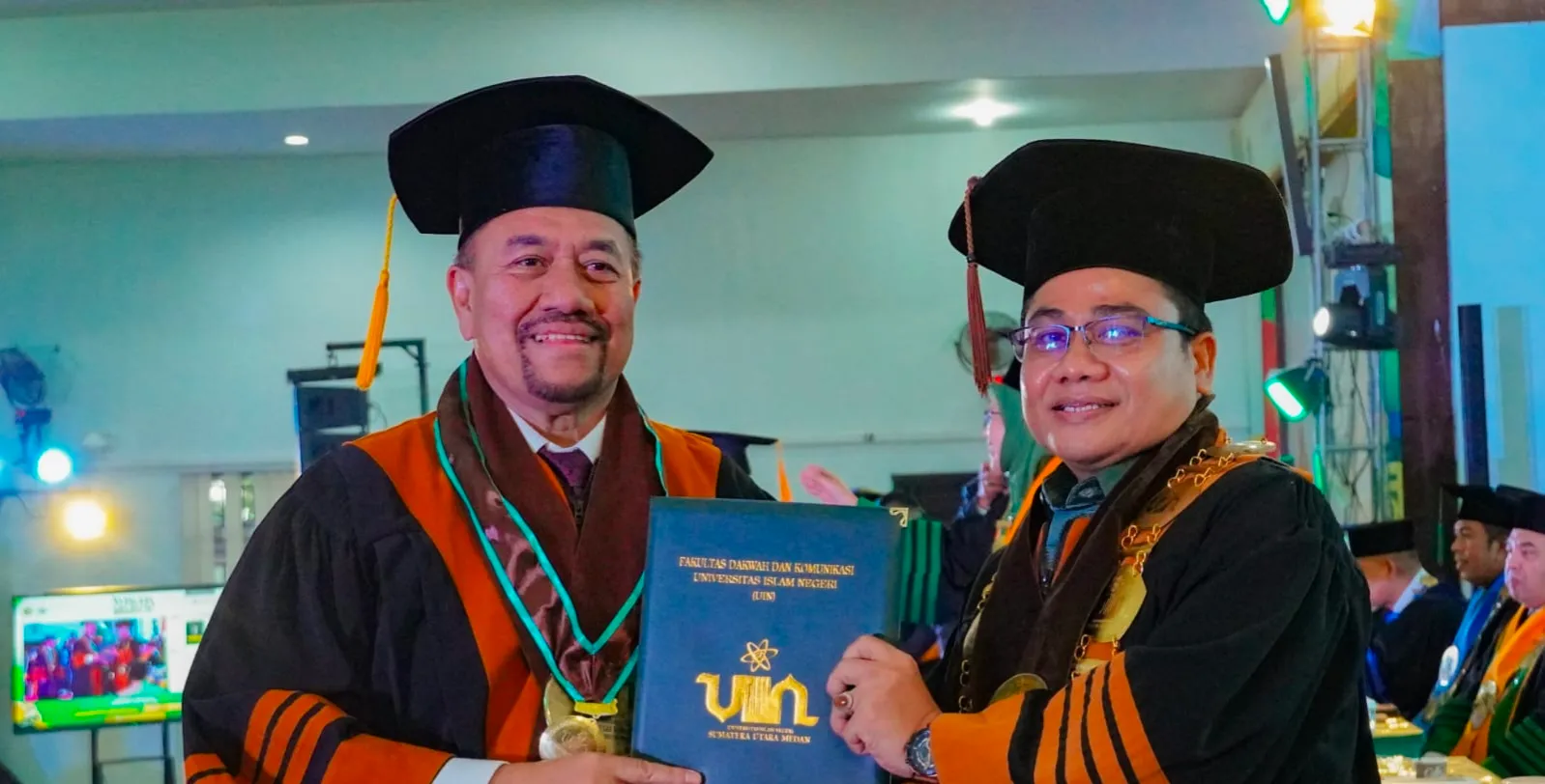 Bupati Batubara Baharuddin Siagian Wisuda Doktor Di UINSU