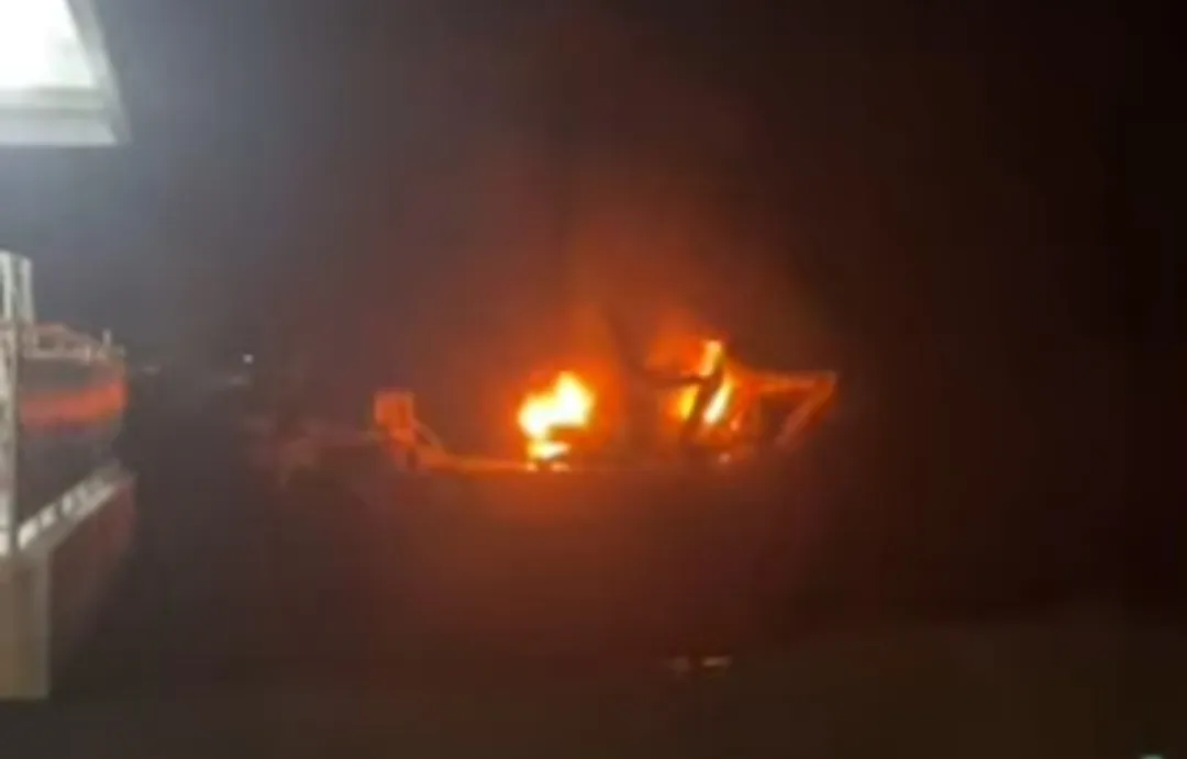 Diduga Ancam Pondasi Masjid Al-Muhtadin, Satu Ekskavator Tambang di Kotanopan Dibakar Massa