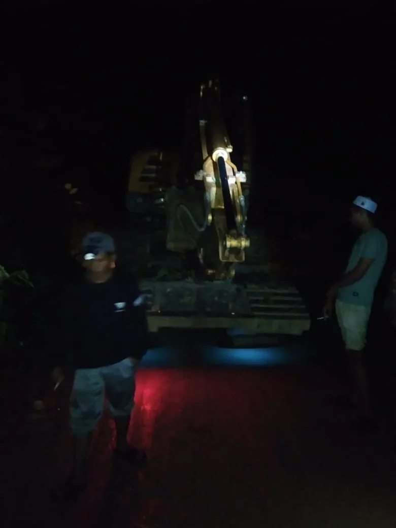 Warga Hadang Ekskavator Masuk ke Lokasi Dugaan PETI di Tambangan Pasoman