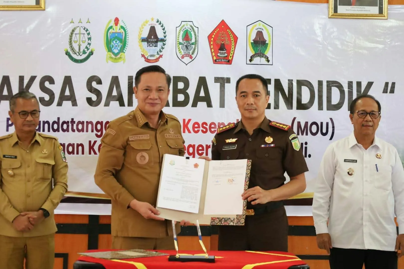 Perkuat Dunia Pendidikan, Bupati Nias Barat Teken MoU dengan Kejari Gunungsitoli