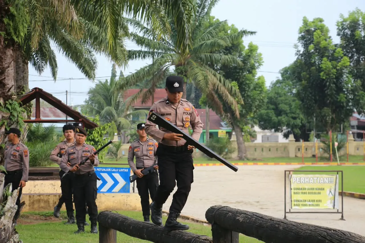 Tingkatkan Fisik dan Mental, Polres Tebing Tinggi Gelar Latihan Halang Rintang