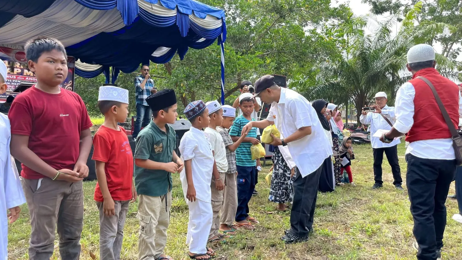Berbagi Kasih di Panyabungan, PAPPRI Madina Santuni 34 Anak Yatim