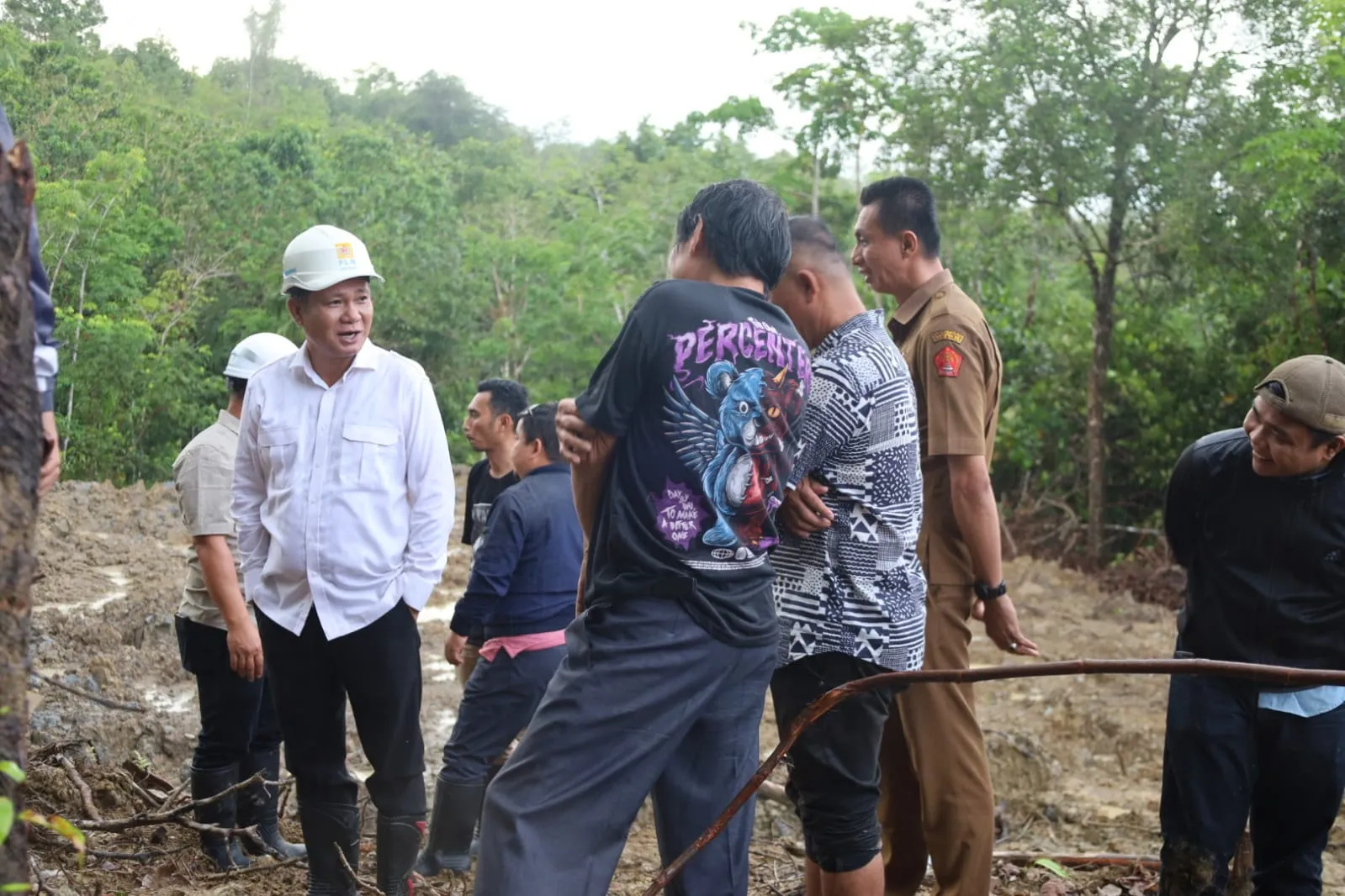 Bupati Nias Barat Tinjau Lokasi Pembangunan PLTD 10 Megawatt di Desa Simaeasi
