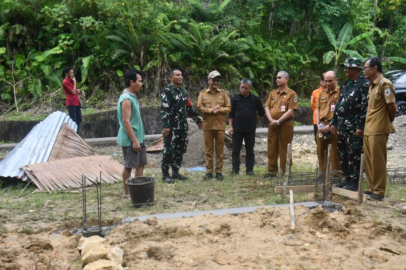 Tinjau Perehaban RTLH di Somolo-molo, Bupati Nias Pastikan TMMD ke-130 Tepat Sasaran