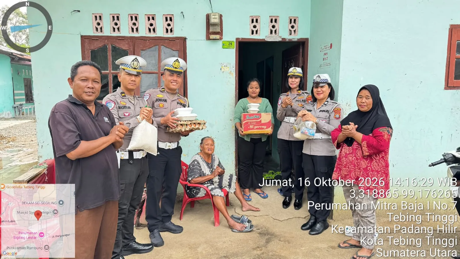 Satlantas Polres Tebing Tinggi Bagikan Sembako ke Warga Kurang Mampu
