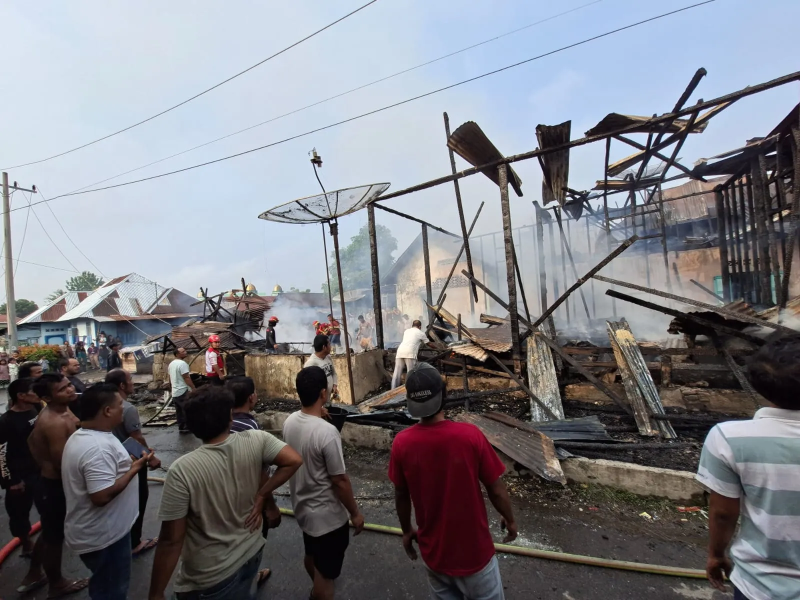 Tiga Rumah di Panyabungan Tonga Madina Ludes Terbakar