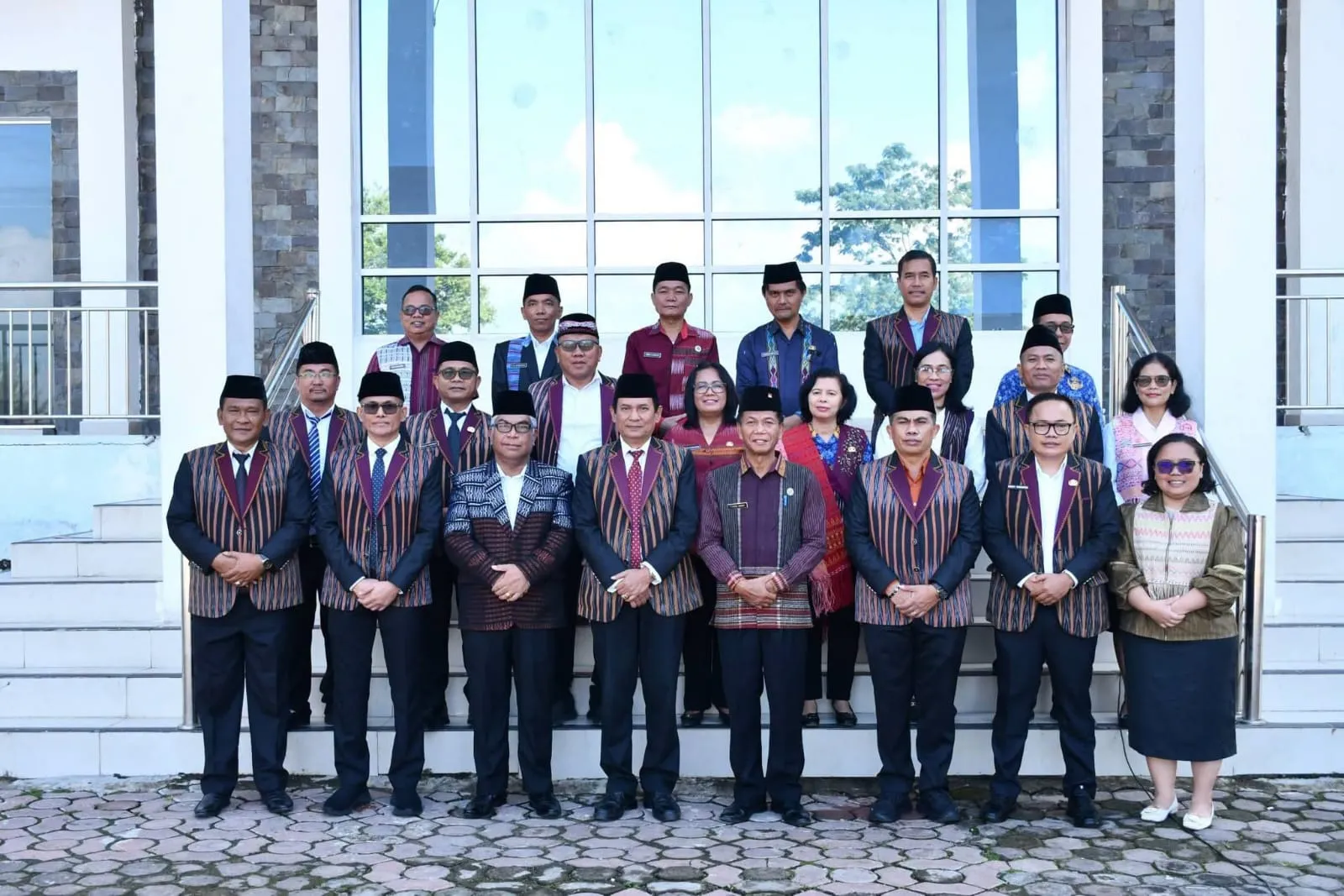 Peringati Hari Ulos Nasional, ASN Pemkab Samosir Kompak Berbatik Motif Ulos