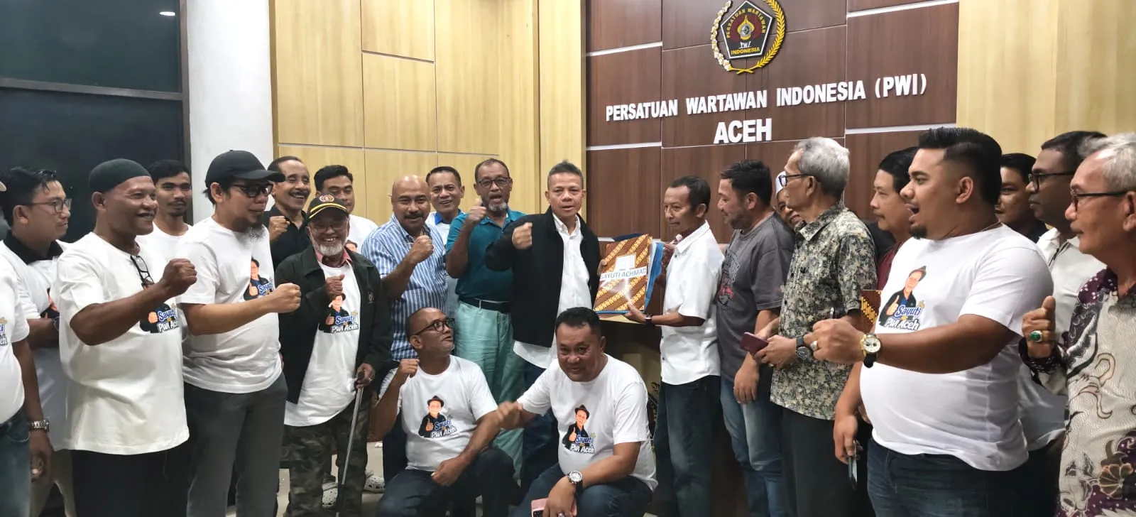 Sayuti Achmad Serahkan Surat Dukungan Dari 15 Daerah Untuk Maju Calon Ketua PWI Aceh