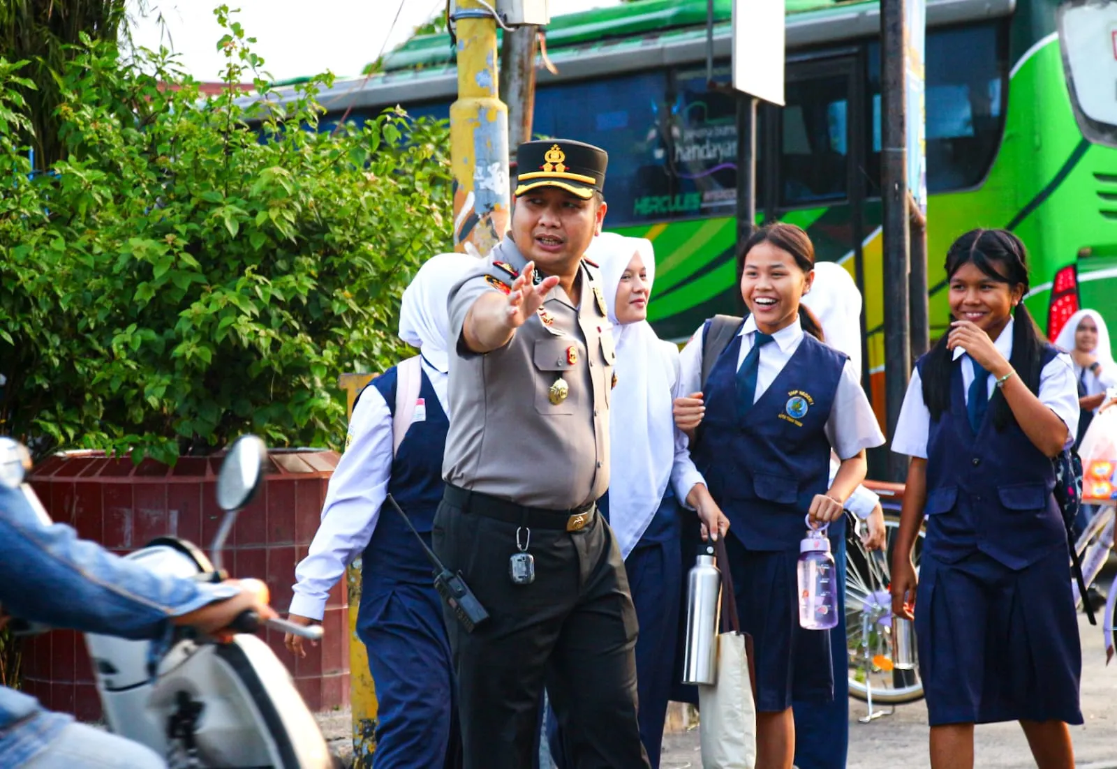 Kapolres Tebing Tinggi Turun Langsung Atur Lalu Lintas di Jalan Sutomo