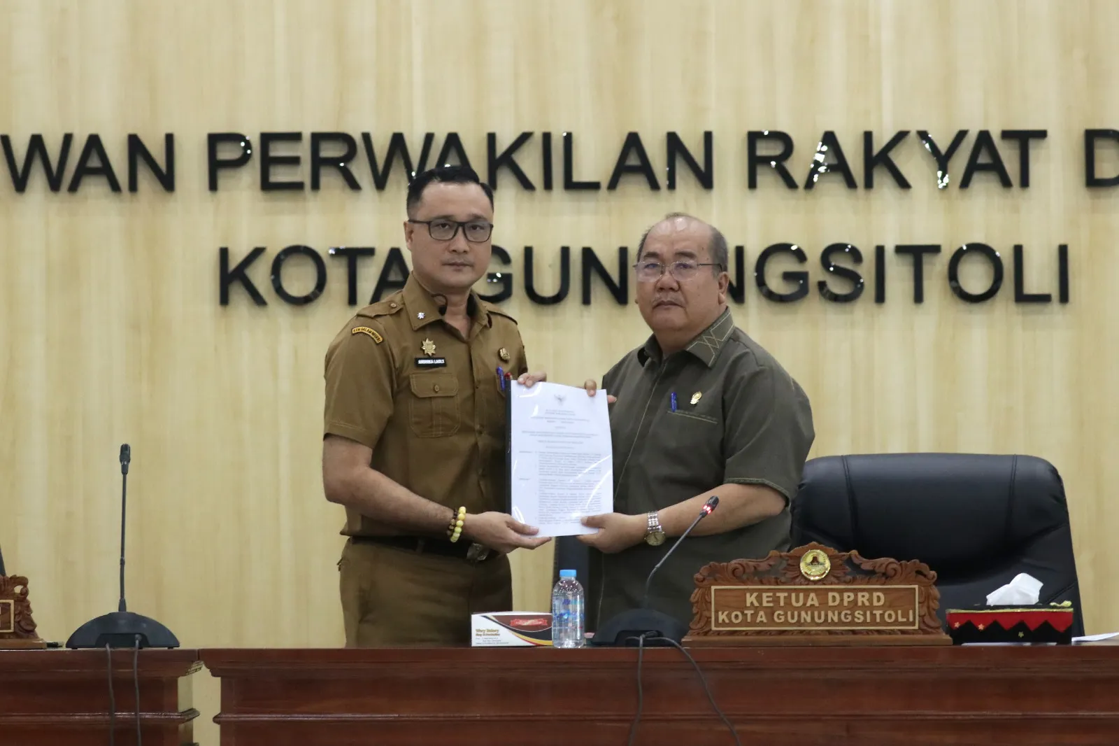 DPRD Gunungsitoli Paripurna Penyampaian Dua Ranperda Tentang Pemerintahan  Desa