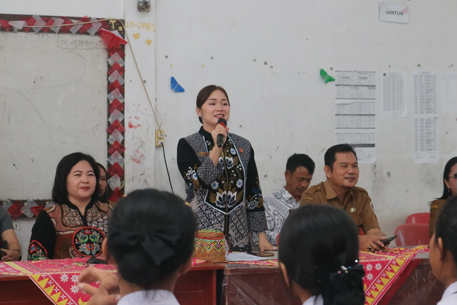 Dekranasda Gunungsitoli Jajaki Potensi Karya Siswa Untuk Pengembangan Ekonomi Kreatif