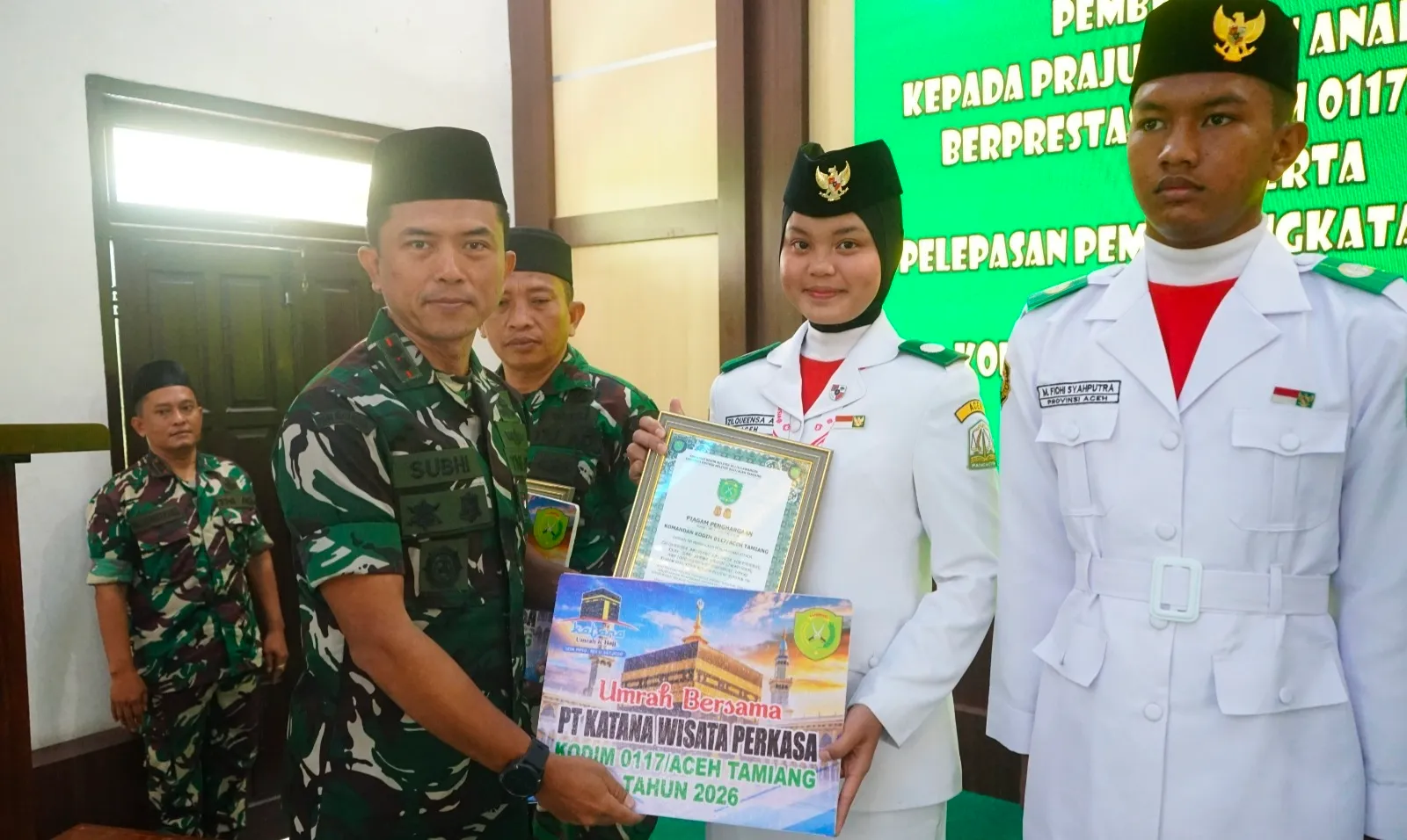 Dandim Aceh Tamiang Berikan Hadiah Umrah Kepada Anggota Dan Anak Anggota Berprestasi