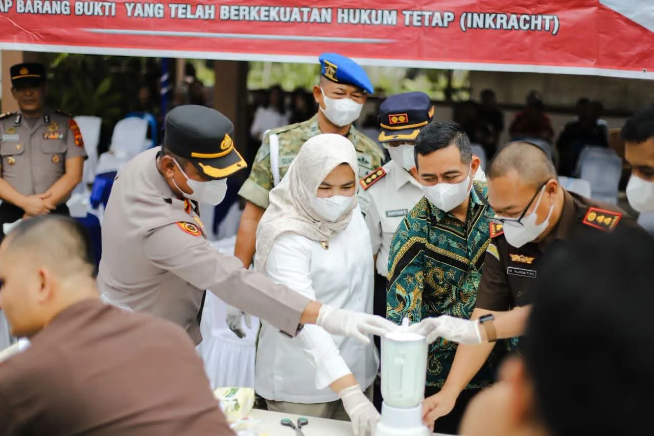 Kejari Madina Musnahkan Barang Bukti 50 Perkara