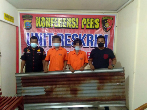 Dua Pelaku Pencurian di rumah kosong di amankan di Polsek Medan Baru. beritasore/ist