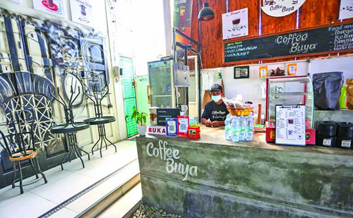 Usaha kuliner Coffee Buya Jl. Amaliun sepi pembeli dampak dari PPKM Darurat. Beritasore/ist