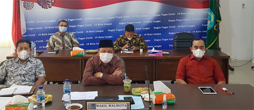 Wakil Walikota Langsa, Dr.H. Marzuki Hamid.MM. mengikuti rapat F-KKA melalui Zoom Meeting.beritasore/Edy saputra.