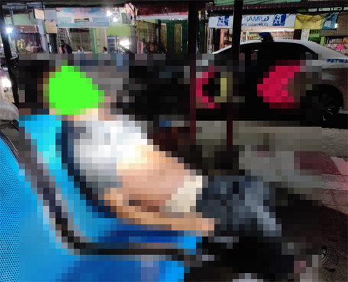 Penumpang Bus meninggal Didepan Apotik disimpang 4 Kecamatan Limapuluh Kab.Batubara, Rabu (28/7/2021).beritasore/Alirsyah